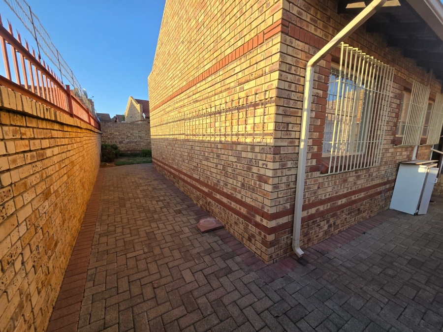 2 Bedroom Property for Sale in Uitsig Free State